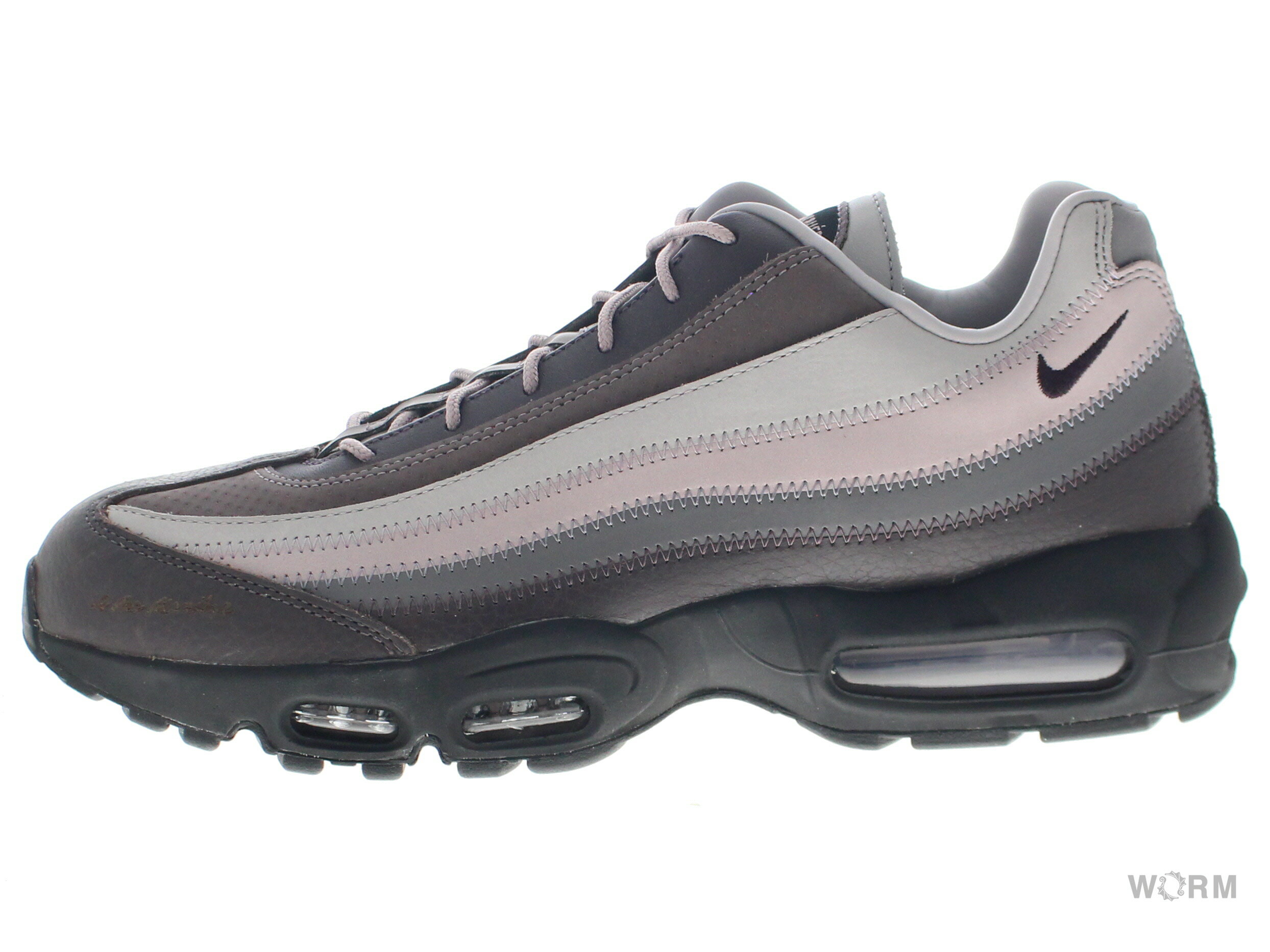 Dead stock 未使用品 ・Style Code：FZ8743-200 ・Color：Dark Violet Ore/Burgundy Ash ・Size：US9/27cm ・Year Made：2024 ・Accessories：BOX ・Additional Information：Please note that for products that are more than 8 years old from the time of manufacture， there may be aging-related deterioration such as yellowing， discoloration， and powdering.Even if unused， please be cautious as wearing the item may cause it to break.製造から8年以上経過した古い製品の場合経年劣化によるヤケ、変色、粉吹きなどある場合がございます。未使用でも着用されますと破損する恐れがございますのでご注意ください。 【Return ＆ Exchange Policy – Please Read Before Purchase】 We sell sneakers from the secondary market (deadstock or pre-owned). Please note that minor flaws such as slight discoloration， small marks， or aging may be present. Once the item has been worn， we do not accept returns or exchanges under any circumstances， including cases of initial defects. ・Age-related damage (such as sole separation， yellowing， or cracked parts) is not considered a manufacturing defect. Wearing the item is at your own risk. ・Returns and exchanges are accepted only for unused items with all original accessories included. ・Please try shoes on indoors only. If worn outdoors (including entryways， balconies， or gym floors)， or if there is visible dirt on the outsole， we cannot accept the return. ・For returns or exchanges due to customer reasons (wrong size， change of mind， etc.)， the buyer is responsible for all shipping costs， both domestic and international. ・If you suspect an issue with your item， please contact us before wearing it. By purchasing this item， you agree to all of the above terms and conditions.