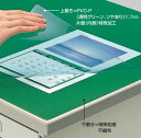 製品ポイント ●上敷きの内側に特殊加工を施しているので、コピーのインキが付着しにくいタイプです。 ●グリーン色の下敷きが付属しています。 ■仕様：W（下敷き付き） ■サイズ（マット外寸法）：1187・687mm ■サイズ（JIS規格の天板寸法）：1200・700mm ■PVC製 ※条件によりコピーのインキが転写する場合がありますのでご了承ください。 ※コピーした用紙、濡れた書類はよく乾燥させてから挟んでください。 ※デスクマットに挟んで、一度転写を起こしたコピー紙は挟まないでください。 ※感熱紙を挟むと、印字部分が退色します。 ※表面のキズや油の付着の状態によっては、波打ちや反りなどをおこす場合があります。 ※ゴム足の付いたもの、熱い湯飲みなどは置かないでください。 ※温度・湿度・直射日光などにより製品が若干伸縮したり、反ったり、変色する場合があります。 ※天然木質デスクには、天板保護のために必ず下敷きを付けてお使いください。 ●その他のサイズはこちら　