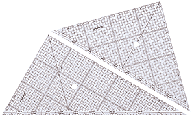 定規側面に鏡面加工を施してあるので、正確なラインを引くことができます。また、芯粉が出にくいので図面を汚しません。 ●24cm/厚2mm ●材 質：アクリル製 ●鉛筆用 ●45°・60°ペア、 5mm方眼・1mm点線目盛り・分度目盛付き ●鏡面仕上げ　