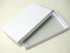 シンプルなホワイトボックス(小)