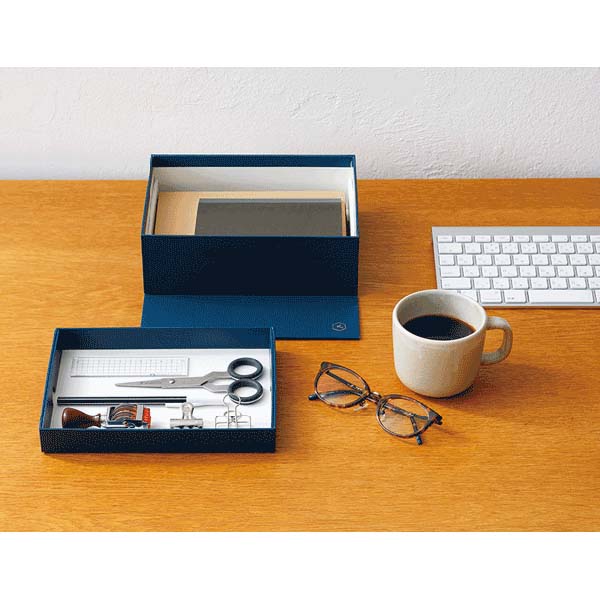 シンプルだから飽きが来ず、ずっと使いたくなるマグネットボックス。蓋にはマグネットが付いていて、ぴったり閉まるのが気持ちいい。