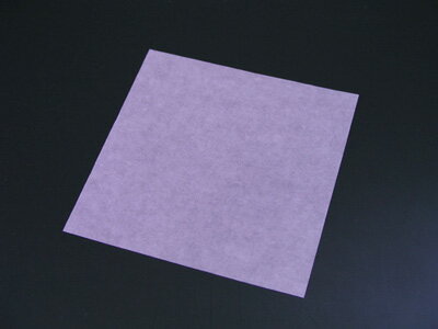 こちらの商品は100枚単位での販売となります。［規格］160×160mm シリコングラシン紙ケーキのトレーや料理に敷いて、幅広い食品にお使いいただけます。