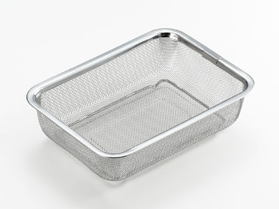 こちらの商品は1個単位での販売となります。［規格］148×204×54mm 18-8ステンレス足付きで水切れがよく、丈夫なステンレス製のザルです。別売りのおかずストッカーがピッタリと収まり、水を切りながら保存できます。本体は耐久性・耐蝕性に優れた18-8ステンレス製。丈夫で長持ち。【日本製】