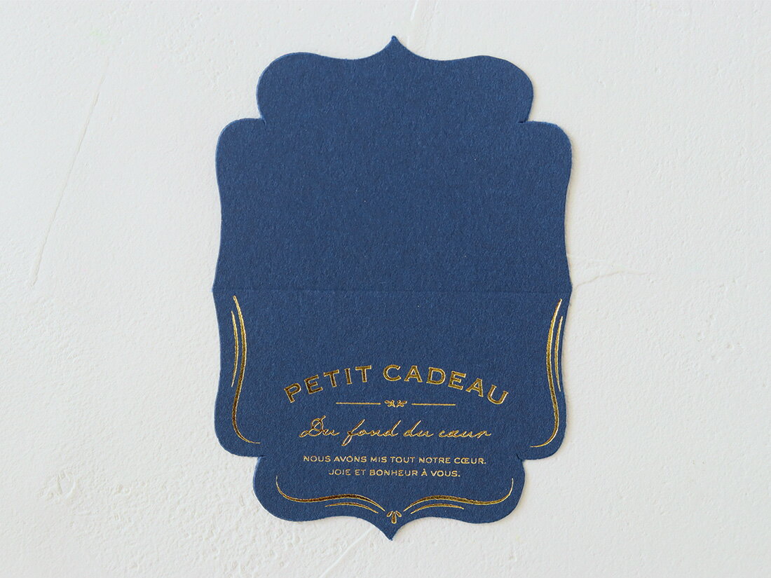 1購入あたりの内容量：1セット［規格］幅60×高さ84mm（二つ折りにすると高さ42）［素材］NTラシャ130kg+箔［機能・特徴］cottaオリジナルのペーパーヘッダーです。風合いのある紙を使用し、箔押しのデザインで上品にラッピングが完成します。［外寸］幅60×高さ84mm（二つ折りにすると高さ42）［適合商品］92280、1199