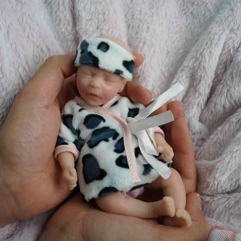 Rakuten - 人形 ミニチュア リアルベビー シリコン製 15cm 固体 手のひらサイズ 玩具 フィギュア かわいい ベビー 柔軟素材 飾り置き コレクション用 詳細造形
