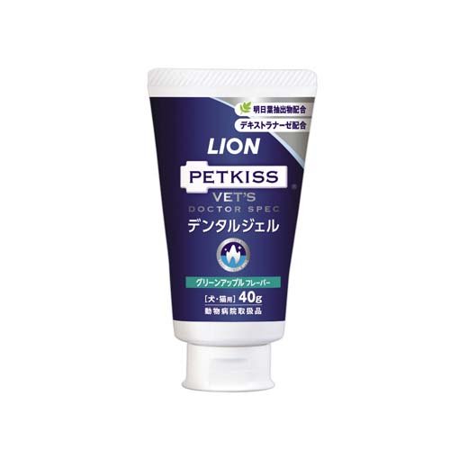 お店TOP＞ケア用品＞デンタル＞歯磨き用品＞ペースト・液＞LION PETKISS ベッツドクタースペック デンタルジェルグリーンアップルフレーバー (40g)【LION PETKISS ベッツドクタースペック デンタルジェルグリーンアップルフレーバーの商品詳細】●歯みがきすることで、歯垢と歯石の蓄積を抑え、歯周の健康を維持をサポートし口臭を抑えます。●明日葉抽出物(明日葉ポリフェノール)配合(食品成分)●デキストラナーゼ配合※●ポリリン酸ナトリウム配合※※食品添加物成分●使用後の息がさわやかなグリーンアップルフレーバー【成分】ソルビトール、グリセリン、ポリグリセリン脂肪酸エステル、ポリアクリル酸ナトリウム、保存料、DL-アラニン、リン酸水素二ナトリウム、デキストラナーゼ、キサンタンガム、アルギン酸ナトリウム、ポリリン酸ナトリウム、環状オリゴ糖、スクラロー ス、リン酸二水素ナトリウム、香料、明日葉抽出物【注意事項】・本品は犬・猫用の歯みがき剤です。用途外には使わない。・乳幼児・認知症の方などやペットの誤飲・誤食等を訪ぐため、置き場所に注意する。・ふだん犬・猫の世話をしている大人が使用し、指を噛まれるなどの事故に注意する。・大・猫に容器を噛ませない。・犬・猫に異常が現れたときは使用を中止し、本品を持参の上、獣医師に相談する。・使用後は必ずキャップを閉め、開封後は早めに使用する。・高温になるところや、直射日光の当たる場所に保管しない。【ブランド】ライオン商事【発売元、製造元、輸入元又は販売元】ライオンペット(獣医系)リニューアルに伴い、パッケージ・内容等予告なく変更する場合がございます。予めご了承ください。・JAN：4903351004214ライオンペット(獣医系)111-8644 東京都台東区蔵前一丁目3番28号0120-556-581広告文責：楽天グループ株式会社電話：050-5306-1825[デンタル/ブランド：ライオン商事/]