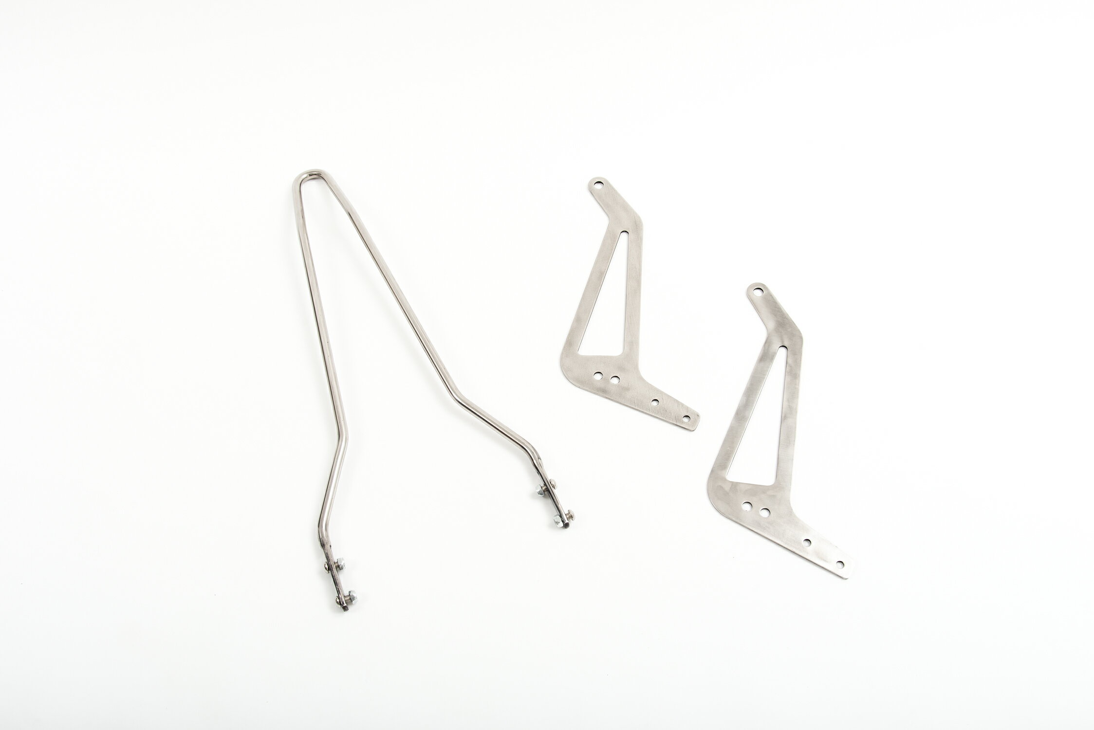 SR400 SR500 シーシーバー 背もたれ バックレスト 社外品 アメリカンカスタムしたい方におすすめです。 ■参考適合車種SR400 / SR500■注意事項モニターの発色の具合によって、実際の物と色が異なる場合がございます。商品は新品未使用品ですが、製造過程の関係上で小傷・擦れなどがある場合がございます。適合車種は参考です。カスタムパーツのため年式・型式・車種グレードによっては、取り付けできない場合がございます。また車両に応じた加工が必要になる場合がございます。予めご了承ください。形状・実車を必ず確認の上、ご購入ください。 5