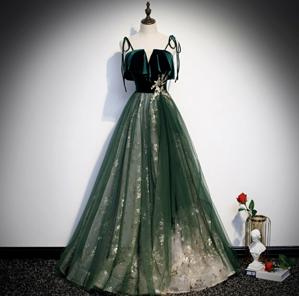 乐天商城 - 【高級感溢れるロングドレス】グリーン ベルベット×チュール Aラインドレス 刺繍入り パーティードレス 演奏会ドレス フォーマルワンピース 結婚式 二次会 キャミソールドレス 大きいサイズ S〜XXL lha331