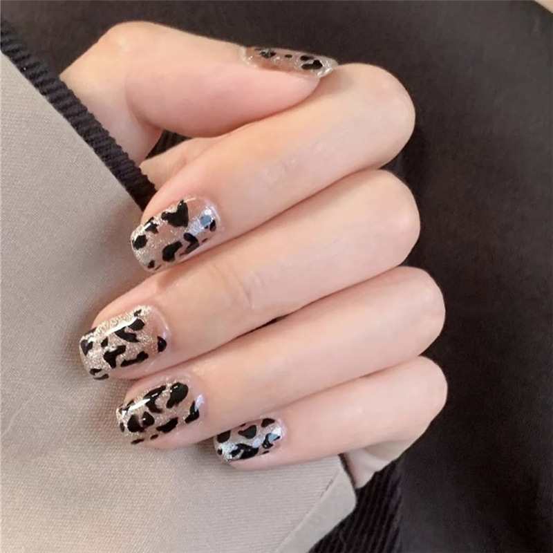 ネイルチップ 豹柄 ヒョウ柄 シルバー かわいい キラキラ 秋冬 ウエディング 結婚式 披露宴 成人式 チ..