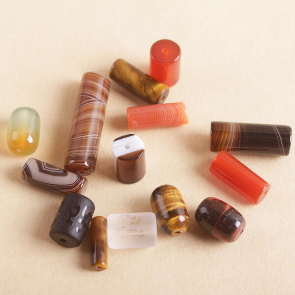 天然石メノウ　天然石　貴石　虎の目　赤瑪瑙　原石彫り　縁起物　金運アップ　魔除け　手作り　中国結..