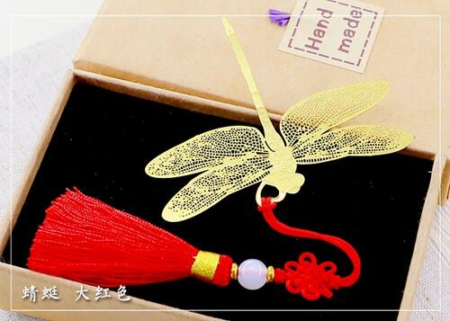 透かし彫り　トンボのしおり　中国結び房付き　ブックマーク