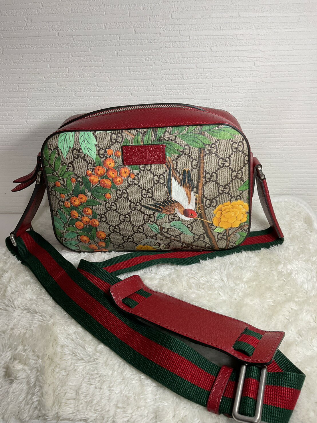 中古美品正規品　GUCCI 花柄ショルダ