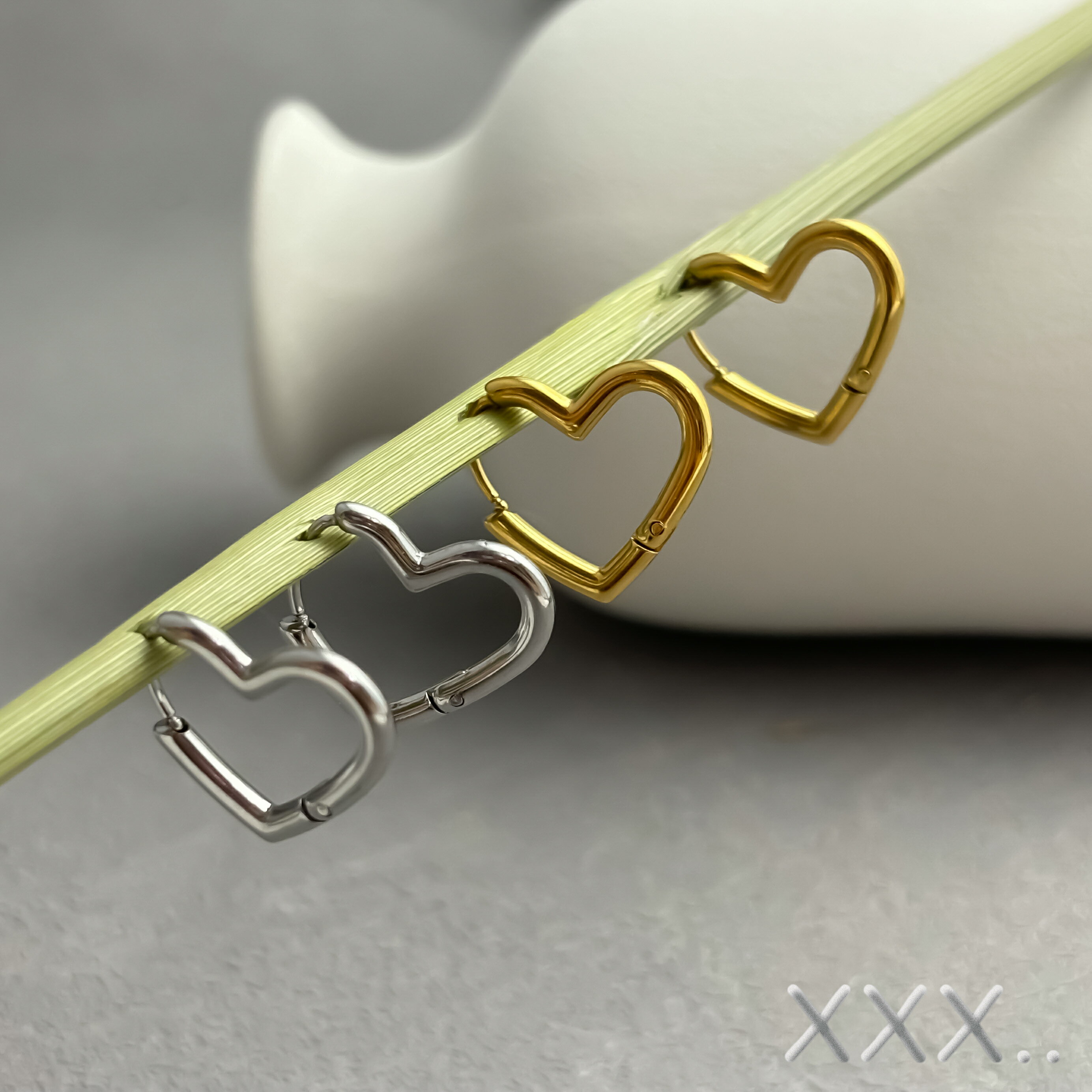 ステンレス ピアス 金属アレルギー つけっぱなし サージカルステンレス レディース ハート ゴールド シルバー シンプル 可愛い フープピアス p015
