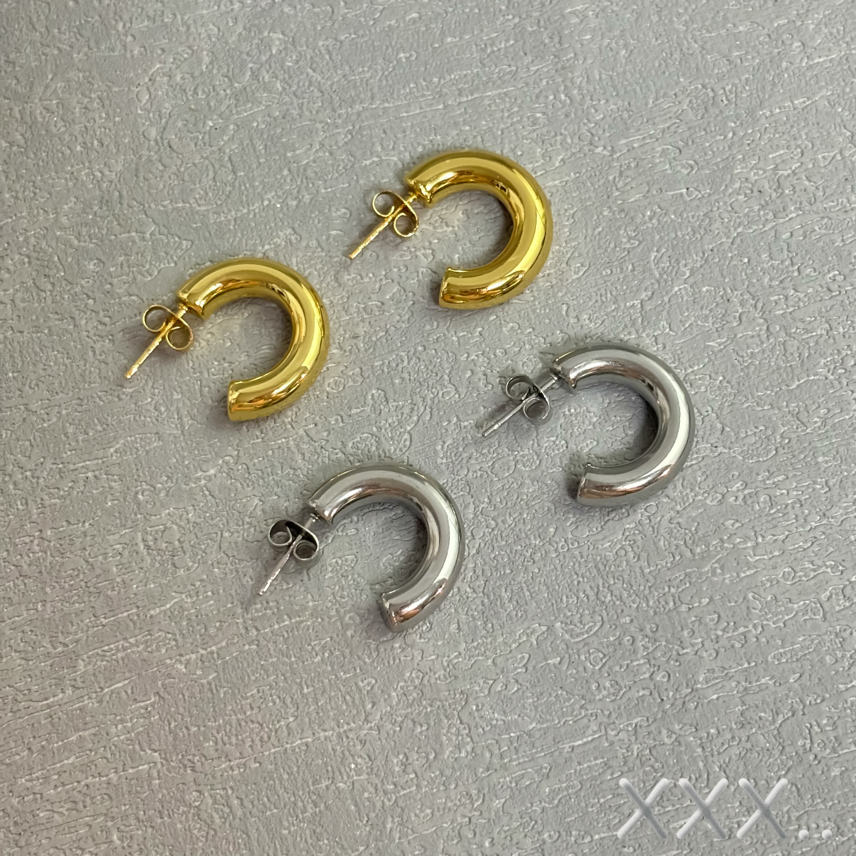 【期限限定￥1190→￥1000】【最大1000円OFFクーポン】【メール便送料無料】ステンレス ピアス 金属アレルギー つけっぱなし サージカルステンレス レディース アレルギー対応 上品 Cカーブ 可愛い ゴールド シルバー p026