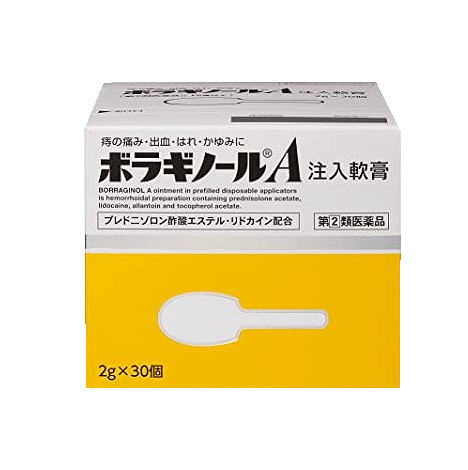 医薬品区分一般用医薬品 薬効分類外用痔疾用薬 承認販売名 製品名ボラギノールA注入軟膏 製品名（読み）ボラギノールAチュウニュウナンコウ 製品の特徴1．4種の成分がはたらいて，痔による痛み・出血・はれ・かゆみにすぐれた効果を発揮します。 　●プレドニゾロン酢酸エステルが出血，はれ，かゆみをおさえ，リドカインが痛み，かゆみをしずめます。 　●アラントインが傷の治りをたすけ組織を修復するとともに，ビタミンE酢酸エステルが血液循環を改善し，痔の症状の緩和をたすけます。 2．肛門内部・外部の痔に使用できる携帯に便利な痔疾用薬です。 　●患部や薬剤に直接手を触れず衛生的に注入できます。 3．刺激が少なく，なめらかですべりのよい油脂性基剤が傷ついた患部を保護します。 　●患部を傷つけないように，容器先端（ノズル）を丸くしています。 　●白色〜わずかに黄みをおびた白色の軟膏です。 使用上の注意 ■してはいけないこと （守らないと現在の症状が悪化したり，副作用が起こりやすくなる） 1．次の人は使用しないこと 　（1）本剤または本剤の成分によりアレルギー症状を起こしたことがある人。 　（2）患部が化膿している人。 2．長期連用しないこと ■相談すること 1．次の人は使用前に医師，薬剤師または登録販売者に相談すること 　（1）医師の治療を受けている人。 　（2）妊婦または妊娠していると思われる人。 　（3）薬などによりアレルギー症状を起こしたことがある人。 2．使用後，次の症状があらわれた場合は副作用の可能性があるので，直ちに使用を中止し，この文書を持って医師，薬剤師または登録販売者に相談すること ［関係部位：症状］ 皮膚：発疹・発赤，かゆみ，はれ その他：刺激感，化膿 　まれに下記の重篤な症状が起こることがある。その場合は直ちに医師の診療を受けること。 ［症状の名称：症状］ ショック（アナフィラキシー）：使用後すぐに，皮膚のかゆみ，じんましん，声のかすれ，くしゃみ，のどのかゆみ，息苦しさ，動悸，意識の混濁等があらわれる。 3．10日間位使用しても症状がよくならない場合は使用を中止し，この文書を持って医師，薬剤師または登録販売者に相談すること 効能・効果いぼ痔・きれ痔（さけ痔）の痛み・出血・はれ・かゆみの緩和 効能関連注意 用法・用量●ノズル部分を肛門内に挿入し，全量をゆっくり注入すること。（肛門内に注入する場合） ［年齢：1回量：1日使用回数］ 成人（15歳以上）：1個：1〜2回 15歳未満：使用しないこと 　または ●次の量を患部に塗布すること。なお，一度塗布に使用したものは，注入には使用しないこと。（患部に塗布する場合） ［年齢：1回量：1日使用回数］ 成人（15歳以上）：適量：1〜3回 15歳未満：使用しないこと 用法関連注意（1）肛門部にのみ使用すること。 （2）肛門内に注入する場合，ノズル部分のみを挿入して使用すること。 （3）用法・用量を厳守すること。 成分分量1個(2g)中 成分分量 プレドニゾロン酢酸エステル1mg リドカイン60mg アラントイン20mg トコフェロール酢酸エステル50mg 添加物白色ワセリン，中鎖脂肪酸トリグリセリド，モノステアリン酸グリセリン 保管及び取扱い上の注意（1）直射日光の当たらない涼しい所にキャップをして保管すること。 （2）小児の手の届かない所に保管すること。 （3）他の容器に入れ替えないこと（誤用の原因になったり品質が変わる）。 （4）使用期限を過ぎた製品は使用しないこと。 （5）使用済みの容器と袋は，トイレに流さないこと。 （6）本剤は油脂性の軟膏であるため，衣類などに付着すると取れにくくなることがあるので注意すること。 消費者相談窓口会社名：天藤製薬株式会社 住所：〒560-0082　大阪府豊中市新千里東町一丁目5番3号 問い合わせ先：お客様相談係 電話：0120-932-904 受付時間：9：00〜17：00（土，日，休，祝日を除く） 製造販売会社天藤製薬（株） 会社名：天藤製薬株式会社 住所：〒560-0082　大阪府豊中市新千里東町一丁目5番3号 販売会社 剤形挿入剤 リスク区分等第「2」類医薬品 発売元／天藤製薬株式会社　区分／日本製　【第(2)類医薬品】 広告文責／株式会社コトブキ薬局　TEL／0667200480【ご注意】こちらの指定第2類医薬品についての用法用量・注意を必ずご確認ください。 質問ございましたら、薬剤師・登録販売者にご相談ください。