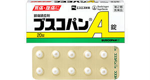 胃痛・腹痛・さしこみなどの痛みは，胃腸の過度の緊張やけいれんによっておこります。ブスコパンA錠は，胃腸の異常な緊張を和らげ，胃痛・腹痛・さしこみなどの痛みにすぐれた効果をあらわします。 使用上の注意 ■してはいけないこと （守らないと現在の症状が悪化したり，副作用・事故が起こりやすくなります。） 1．次の人は服用しないでください 　（1）本剤によるアレルギー症状を起こしたことがある人。 2．本剤を服用している間は，次のいずれの医薬品も服用しないでください 　他の胃腸薬（ロートエキスを含有する製剤），他の胃腸鎮痛鎮痙薬，乗物酔い薬 3．服用後，乗物又は機械類の運転操作をしないでください 　（目のかすみ，異常なまぶしさ等の症状があらわれることがあります。） ■相談すること 1．次の人は服用前に医師又は薬剤師に相談してください 　（1）医師の治療を受けている人。 　（2）妊婦又は妊娠していると思われる人。 　（3）高齢者。 　（4）本人又は家族がアレルギー体質の人。 　（5）薬によりアレルギー症状を起こしたことがある人。 　（6）次の症状のある人。排尿困難 　（7）次の診断を受けた人。心臓病，緑内障 2．次の場合は，直ちに服用を中止し，この説明書を持って医師又は薬剤師に相談してください 　（1）服用後，次の症状があらわれた場合。 ［関係部位：症状］ 皮ふ：発疹・発赤，かゆみ 精神神経系：頭痛 その他：顔のほてり，異常なまぶしさ，排尿困難 　まれに次の重篤な症状が起こることがあります。その場合は直ちに医師の診療を受けてください。 ［症状の名称：症状］ ショック（アナフィラキシー）：服用後すぐにじんましん，浮腫，胸苦しさ等とともに，顔色が青白くなり，手足が冷たくなり，冷や汗，息苦しさ等があらわれる。 　（2）5〜6回服用しても症状がよくならない場合。 3．次の症状があらわれることがあるので，このような症状の継続又は増強がみられた場合には，服用を中止し，医師又は薬剤師に相談してください 　便秘，口のかわき 効能・効果 胃痛，腹痛，さしこみ（疝痛，癪），胃酸過多，胸やけ 効能関連注意 用法・用量 次の1回量を1日3回を限度として服用します。服用間隔は4時間以上おいてください。 ［年齢：1回量］ 成人（15才以上）：1錠 15才未満：服用しないこと 用法関連注意 （1）用法・用量を厳守してください。 （2）錠剤の取り出し方 錠剤の入っているPTPシートの凸部を指先で強く押して裏面のアルミ箔を破り，取り出してお飲みください。（誤ってそのまま飲み込んだりすると食道粘膜に突き刺さるなど思わぬ事故につながります。） 成分分量 1錠（1回量）中 　　成分 分量 ブチルスコポラミン臭化物 10mg 添加物 乳糖，白糖，マクロゴール，アラビアゴム，カルナウバロウ，サラシミツロウ，ステアリン酸マグネシウム，セラック，タルク，酸化チタン，トウモロコシデンプン，ラウリル硫酸ナトリウム，酒石酸 保管及び取扱い上の注意 （1）直射日光の当たらない湿気の少ない涼しい所に保管してください。 （2）小児の手の届かない所に保管してください。 （3）他の容器に入れかえないでください。（誤用の原因になったり品質が変わることがあります。） （4）使用期限をすぎたものは服用しないでください。 消費者相談窓口 お問い合わせ先：お買い求めのお店、又はエスエス製薬株式会社　お客様相談室 電話：フリーダイヤル0120-028-193 受付時間：9時から17時30分まで（土，日，祝日を除く） 広告文責　コトブキ薬局 06-6720-0480 区分 【第(2)類医薬品】 文責：株式会社コトブキ薬局【ご注意】こちらの指定第2類医薬品についての用法用量・注意を必ずご確認ください。 質問ございましたら、薬剤師・登録販売者にご相談ください。