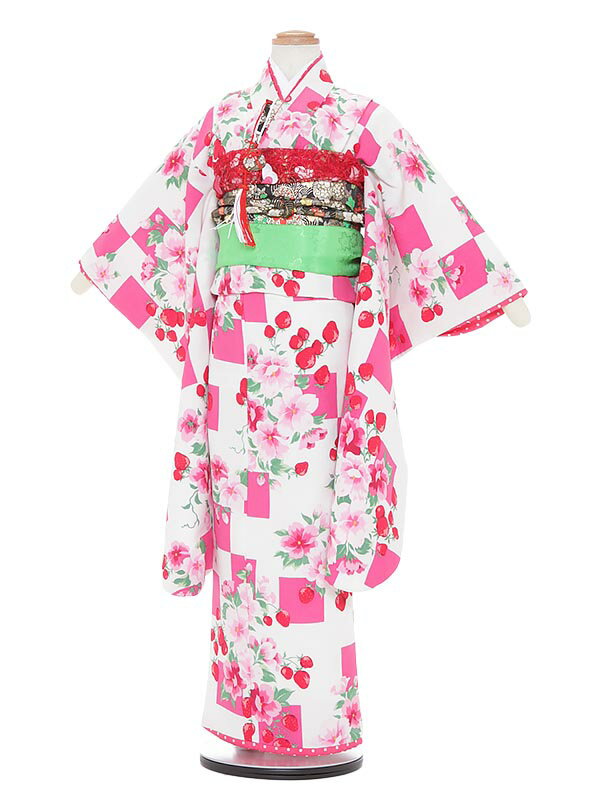 ◆ご利用日の2日前にお届けします。 （ご注文いただいた日時によっては2日前にお届けできない場合がございます） ◆ご利用日の翌日に返却（発送）をお願いいたします。 ◆シーズン・土日祝日は注文が大変混みあいます。 お早目のご注文をお願いいたします。 ◆ご注文いただきましたサイズがすべてご予約済の場合はメールもしくはお電話にてお知らせいたします。◆ご注文の不備もしくは商品が欠品中の際、発送予定日の16時までにご連絡が取れなかった場合、ご注文をキャンセルとさせていただきます。 ◆ご注文はインターネットよりお願いいたします。 七五三レンタル 7歳 女児 フルセット 素材 ポリエステル 100％ 身長:110cm〜120cm位 　■身丈：132cm　肩裄：51cm　袖丈：76cm 　■7歳の標準サイズに調整済みです。 　※簡単なサイズ調整（腰紐にて）が必要な場合があります。 フルセット内容 着物 袖無し襦袢 結び帯 草履 バッグ 箱せこ 帯揚げ しごき 扇子 足袋（プレゼント） 腰紐2本 和装ベルト だて締め 髪飾り ※小物はこちらでコーディネイトさせていただきます。 ※カバンまたは箱タイプでの配送になります。商品画像のお色は、お使いのモニターによって多少異なって見える場合がございます。ご了承くださいませ。