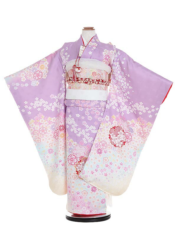 ◆ご利用日の2日前にお届けします。 （ご注文いただいた日時によっては2日前にお届けできない場合がございます） ◆ご利用日の翌日に返却（発送）をお願いいたします。 ◆シーズン・土日祝日は注文が大変混みあいます。 お早目のご注文をお願いいたします。 ◆ご注文いただきましたサイズがすべてご予約済の場合はメールもしくはお電話にてお知らせいたします。◆ご注文の不備もしくは商品が欠品中の際、発送予定日の16時までにご連絡が取れなかった場合、ご注文をキャンセルとさせていただきます。 ◆ご注文はインターネットよりお願いいたします。 七五三レンタル 7歳 女児 フルセット 素材 正絹 身長:115cm〜125cm位 　■身丈:134cm　肩裄:54cm　袖丈:76cm 　■7歳の標準サイズに調整済みです。 　※簡単なサイズ調整（腰紐にて）が必要な場合があります。 フルセット内容 着物 袖無し襦袢 結び帯 草履 バッグ 箱せこ 帯揚げ 帯締め しごき 扇子 足袋（プレゼント） 腰紐2本 和装ベルト だて締め 髪飾り ※小物はこちらでコーディネイトさせていただきます。 ※カバンまたは箱タイプでの配送になります。商品画像のお色は、お使いのモニターによって多少異なって見える場合がございます。ご了承くださいませ。