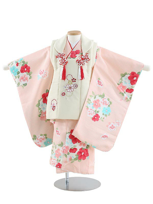 ◆ご利用日の2日前にお届けします。 （ご注文いただいた日時によっては2日前にお届けできない場合がございます） ◆ご利用日の翌日に返却（発送）をお願いいたします。 ◆シーズン・土日祝日は注文が大変混みあいます。 お早目のご注文をお願いいたします。 ◆ご注文いただきましたサイズがすべてご予約済の場合はメールもしくはお電話にてお知らせいたします。◆ご注文の不備もしくは商品が欠品中の際、発送予定日の16時までにご連絡が取れなかった場合、ご注文をキャンセルとさせていただきます。 ◆ご注文はインターネットよりお願いいたします。 七五三レンタル 3歳 女児 被布セット 素材 ポリエステル 100％ 身長:90cm〜100cm位 　■身丈:約76cm　肩裄:約41cm　袖丈:約56cm 　■3歳の標準サイズに調整済みです。 　※簡単なサイズ調整（腰紐にて）が必要な場合があります。 フルセット内容 着物 被布 袖なし長襦袢 草履 足袋（プレゼント） 巾着 腰紐2本 髪飾り ※お着物以外の小物は写真の商品と異なる場合があります。 ※カバンまたは箱タイプでの配送になります。商品画像のお色は、お使いのモニターによって多少異なって見える場合がございます。ご了承くださいませ。