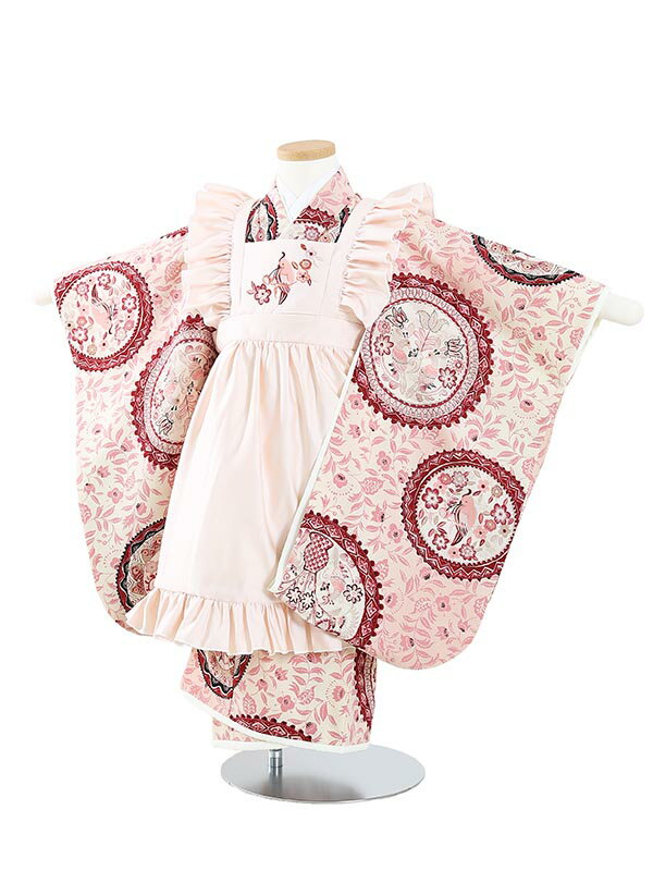 ◆ご利用日の2日前にお届けします。 （ご注文いただいた日時によっては2日前にお届けできない場合がございます） ◆ご利用日の翌日に返却（発送）をお願いいたします。 ◆シーズン・土日祝日は注文が大変混みあいます。 お早目のご注文をお願いいたします。 ◆ご注文いただきましたサイズがすべてご予約済の場合はメールもしくはお電話にてお知らせいたします。◆ご注文の不備もしくは商品が欠品中の際、発送予定日の16時までにご連絡が取れなかった場合、ご注文をキャンセルとさせていただきます。 ◆ご注文はインターネットよりお願いいたします。 七五三レンタル 3歳 女児 被布セット 素材 ポリエステル 100％ 身長:90cm〜100cm位 　■身丈：約76cm　肩裄：約41cm　袖丈：約57cm 　■3歳の標準サイズに調整済みです。 　※簡単なサイズ調整（腰紐にて）が必要な場合があります。 フルセット内容 着物 被布 袖なし長襦袢 草履 足袋（プレゼント） 巾着 腰紐2本 髪飾り ※お着物以外の小物は写真の商品と異なる場合があります。 ※カバンまたは箱タイプでの配送になります。商品画像のお色は、お使いのモニターによって多少異なって見える場合がございます。ご了承くださいませ。