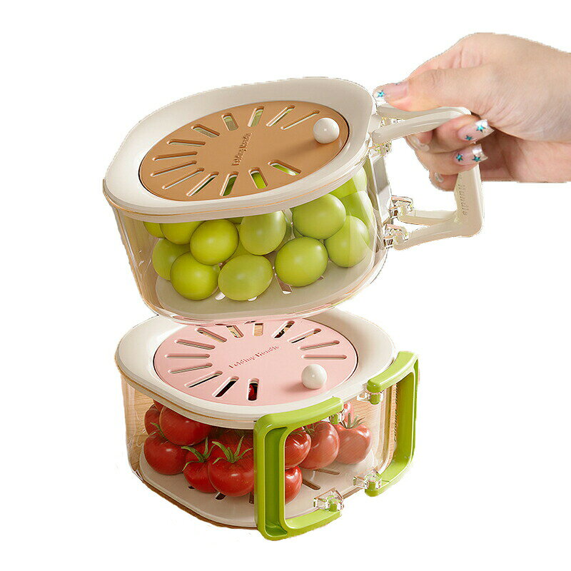 食品対応素材で作られた衛生的なキッチンアイテムです。。野菜洗い 洗いボウル フルーツ 水切り 食品対応 おしゃれ 折りたたみハンドル 省スペース 収納 キッチン 便利 調理器具 衛生的 軽量 大容量 冷蔵庫野菜洗い 洗いボウル フルーツ 水切り 食品対応 おしゃれ 折りたたみハンドル 省スペース 収納 キッチン 便利 調理器具 衛生的 軽量 大容量 冷蔵庫 食品対応素材で作られた衛生的なキッチンアイテムです。 省スペース設計: 折りたたみハンドルと縦積み可能な構造で、キッチンの収納スペースを最小限に抑えながら、フルーツ洗いボウルを便利に収納できます。衛生的設計: 洗浄から水切りまで一貫して行える衛生ボウル。水切りカゴの特殊形状で水はけが良く、密閉式トレーで清潔を保ちます。持続的鮮度維持: 通気性を保つ密封蓋と水分隔離水切りトレーのダブル機能。食材の劣化を防ぎ、実用性を高める構造衛生的管理: パーツ分離式設計で隅々まで洗浄可能。食品用安全素材を使用したフルーツ洗い容器は、カビや汚れの蓄積を防ぐスマートな形状です多目的デザイン: 食材の洗浄・水切り・保存を一本化する実用デザイン。サラダ調理時のミキシングボウルとして、冷蔵庫内の野菜キープボックスとして、ピクニック時の食品運搬コンテナーとして多機能。調理準備からアウトドア活用までシームレスに使用可能な省スペース設計 5