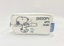 SNOOPY with Music スヌーピー マウスピースポーチ 限定品《ホワイト》 (トロンボーン用) スヌーピー マウスピースポーチ 人気のスヌーピーマウスピースポーチ。かわいいだけでなく、しっかりした作りです。ホワイトの帆布生地にブラックの刺繍です。外装は8号帆布（はんぷ）、内部はボア製でマウスピースをしっかりガードします。1本入としても2本入としても使用可。 日本製。限定商品ですので数には限りがございます。 5