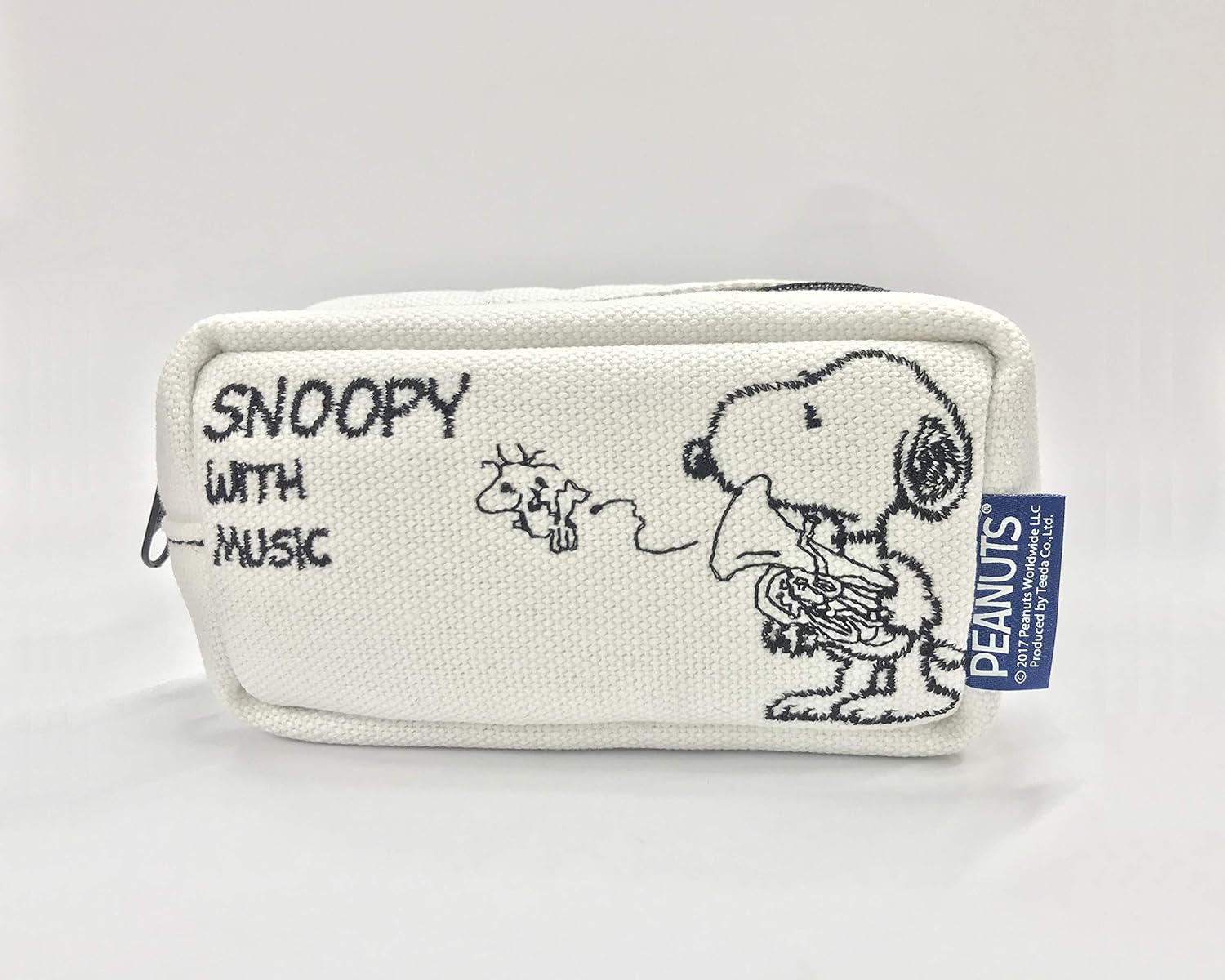 SNOOPY with Music スヌーピー マウスピースポーチ 限定品《ホワイト》 (ユーフォニアム用) スヌーピー マウスピース 人気のスヌーピーマウスピースポーチ。かわいいだけでなく、しっかりした作りです。ホワイトの帆布生地にブラックの刺繍です。外装は8号帆布（はんぷ）、内部はボア製でマウスピースをしっかりガードします。日本製。限定商品ですので数には限りがございます。 5