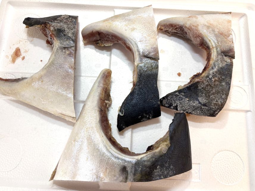 築地丸中 　数量限定！天然国産 ぶりカマ切り身（4カマ） ブリカマ 鰤カマ ぶりかま 居酒屋（楽天・築地丸中）