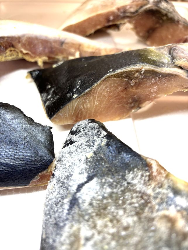 築地丸中の築地丸中 　数量限定！天然国産 ぶりカマ切り身（4カマ） ブリカマ 鰤カマ ぶりかま 居酒屋｜アングル2