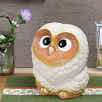 【ブラックフライデー限定15%OFFクーポン配布中】送料無料 ラブふくろう(白色)!信楽焼 梟 ふくろう置物 陶器フクロウ 信楽焼き フクロウ置物 ふくろう しがらきやき 陶器 やきもの 縁起物 ギフト fu-0104