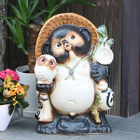 信楽焼きフクロウ持ち狸