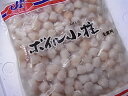 冷凍ボイル小柱 無添加、ボイル生食用、そのまま、自然解凍して召し上がれます。 使い方、多様、手間要らずの便利さが嬉しい逸品です。 内 容 量 1kg300〜400粒 産　地 中国 原材料 イタヤ貝　貝柱 賞味期限 冷凍-18℃で6ヶ月 解凍後は、お早めにお召し上がり下さい。 食べ方&調理法 暖かい温水で表面の氷の皮膜を溶かし、良く水気を切ってそのまま常温で解凍してください。皿うどん、おかゆ、カレー、グラタン、炒め物、スパゲティ、チャーハン、炊き込みご飯等、アイデアで色々とご利用いただけます。 備　考 商品の外装は断りなく変わることがございます。ご了承くださいませ。 冷凍海老類　はこちらへ &nbsp; &nbsp;♪冷凍庫の必需品♪ 冷凍ボイル小柱 イタヤ貝科にはイタヤ貝、ホタテ貝等があります。 イタヤ貝は貝柱が熱く、甘みもあり、 食材として使いやすいため、 イタヤ貝をホタテ貝という地方もございます。