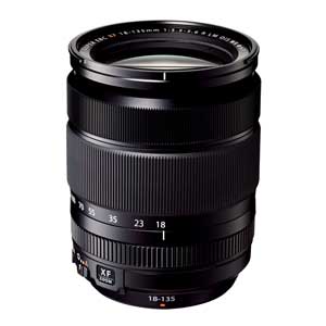 富士フイルム 交換用レンズ XF18-135mmF3.5-5.6 R LM OIS WR発売日：2014年07月05日●広角27mm相当から望遠206mm相当までの広い撮影領域をカバー ・風景や建築物の撮影で多用される遠近感に富んだ描写が身上の広角領域（27mm相当）、ナチュラルで見たままの雰囲気を写しとる標準画角の領域（35mm、40mm、50mm相当）、そしてポートレートやスポーツ撮影など被写体をシンボリックに切り取る望遠画角の領域（85mm、135mm、200mm相当）まで、使用頻度の高い画角を7.5倍のズーム比の中に内包し、様々な撮影シーン・多くの被写体に対応します。・広角端から望遠端まで、シャープでコントラスト豊かな高い描写性能を実現するために4枚の非球面ガラスレンズ・2枚のEDガラスレンズを含む高性能硝材を採用。　またレンズの全面に、高い透過性（99.8％）・低い反射率（0.2%）を誇る多層膜コートHT-EBCを施し、逆光下に発生しやすいフレアやゴーストを効果的に低減させます。幅広いズーム域を活かした構図づくり・アングル選びの自由度がより一層高まります。●高速（最速0.1秒）かつ静かなオートフォーカスの実現 ・フォーカシングシステムには、高速AFを実現するインナーフォーカス方式を採用。フォーカスレンズの軽量化と、リニアモーターの搭載により実現しました。位相差AFに対応した「Xシリーズ」ボディと本レンズとを組み合わせることで、より高速なAFで快適に撮影いただけます。 ・フォーカスレンズをダイレクトに駆動するリニアモーター技術は、静音性にも優れており動画撮影時のレンズ駆動ノイズの低減にも高い効果を発揮します。　 ●世界最高5.0段の手ブレ補正性能 ・世界最高の5.0段の手ブレ補正性能を実現するために、低周波数帯域の動きを感知する性能の向上と、感知された信号からブレを正確に検出するアルゴリズムを開発。低速シャッター域での補正性能が従来比2倍アップ。三脚を持たない身軽な撮影スタイルをサポートします。 ・新しく採用された高精度ジャイロセンサーには、高周波から低周波まで幅広い帯域の動きを感知するクオーツ式振動子を搭載。●防塵・防滴構造 ・20ヶ所にもわたるシーリングを鏡筒の各部に施した防塵防滴構造は、突然の雨や土埃、水しぶきなど自然環境下で発生する様々な変化に対するタフネスを持ちます。 ・防塵防滴構造を持つプレミアムミラーレスカメラ「FUJIFILM X-T1」や専用縦位置グリップ「VG-XT1」と併用していただくことで、より撮影に集中できます。 ・ズーム操作時のフィーリングを高めるために鏡筒内・鏡筒下部にベンチレーターを配置。防塵防滴のための高い気密性を確保しながら、快適な操作を実現。 ●携行性に優れた軽量・コンパクト設計 ・広大なシューティングレンジ、手振れ補正機能、防塵防滴構造などの特徴を、わずか質量490gというサイズで実現。X-T1と組み合わせで930g以下という軽量性は、撮影者の行動範囲を拡大し、より多くのシャッターチャンスの獲得へとつながります。 ・一般的に使用される球面レンズ何枚分もの性能を1枚で発揮する高性能な”非球面レンズ”を4枚採用し、非常に短い光学全長を実現。とりまわしのし易いサイズ、ホールディングバランスのよいレンズ全長により、快適な撮影スタイルを約束します。フィルター径 φ67mm最大径×全長 φ75.7mm×97.8mm（広角） / 158mm（望遠）　（先端よりマウント基準面まで）本体重量 約490g（レンズキャップ・フード含まず）画角 76.5°-12°レンズ構成 12群16枚(非球面レンズ4枚、異常分散レンズ2枚） f=18mm-135mm　(35mm判換算：27mm-206mm相当)明るさ F3.5-F5.6（開放絞り）最小絞り F22絞り羽根枚数 7枚（円形絞り）　ステップ段差：1/3ステップ （全17段）最短撮影距離 【撮影距離範囲】標準：0.6m〜∞、マクロ：0.45m〜∞最大撮影倍率 0.27倍対応マウント FUJIFILM Xマウント