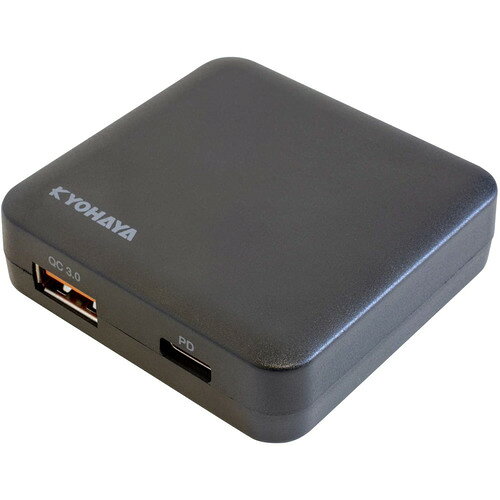 京ハヤ JKPD20A1BK AC充電器PD20W2ポート KYOHAYA ブラック発売日：2021年3月10日●最大20W出力の2ポート充電器iPhone 12 / 12 Proを高速充電するのに最適な最大20W出力で、USB CポートとUSB Aポートの2ポート搭載の急速充電器です。●極薄タイプ上下のコンセントを邪魔せずに使える薄型充電器の中でも極薄な厚さ16mm。小さなポケットにもすんなり入るので持ち運びに最適です。 ●同時充電可能USB CポートとUSB Aポートで同時に充電ができます。※同時使用時は5V/3Aの出力になり、高速充電にはなりません。●Power DeliveryとQuick Chargeに両対応アップル製品 iPhone 12 Pro等の高速充電とAndroid製品のQC急速充電のどちらにも対応したUSB充電器です。【仕様】入力：100-200V海外対応出力：20W USB-C出力（PD/QCモード）サイズ：55×55×16mm