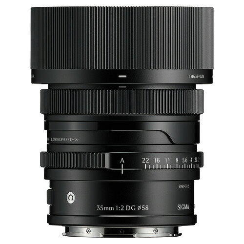 こちらの商品は発売日以降の発送になります。シグマ 35mm F2 DG BLACK 交換用レンズ Contemporary ライカLマウント用発売日：2025年4月24日●妥協なきスタンダード気軽に持ち歩ける本格性能作品づくりに新しい可能性をミラーレスシステムに最適なコンパクトボディと高い解像力を併せ持つ、ハイスペックな常用レンズをContemporaryラインから提案します。35mm F2 DG Contemporaryでは、開放F値2.0の明るさと光学性能、そしてミラーレスシステムに適合するコンパクトなレンズボディとを高いレベルで両立。スタンダードだからこそ妥協したくない35mmという画角に相応しい、星景撮影にも耐えうる高い光学性能と、手軽に持ち歩けるサイズ感ながら「Iシリーズ」が保証する高品質なレンズボディにより、気軽なスナップ撮影から本格的な作品づくりを楽しめます。撮影という体験を超えた先の価値を追求する写真愛好家の皆さまに向け、ミラーレス時代の新たなスタンダードレンズです。&nbsp;【仕様】レンズマウント：ライカLマウントレンズ構成：9群10枚（SLD1枚、非球面レンズ3枚）最小絞り：F22フィルター径：58mm画角 (APS-C)：約52.5mm最短撮影距離：27cm最大径 × 全長：Φ70mm × 65.4mm絞り羽根枚数：9枚（円形絞り）最大撮影倍率： 1:5.7重さ：325g