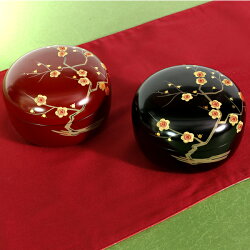 【宮内庁御用達漆器山田平安堂】丸菓子器枝梅蒔絵(大)朱/黒