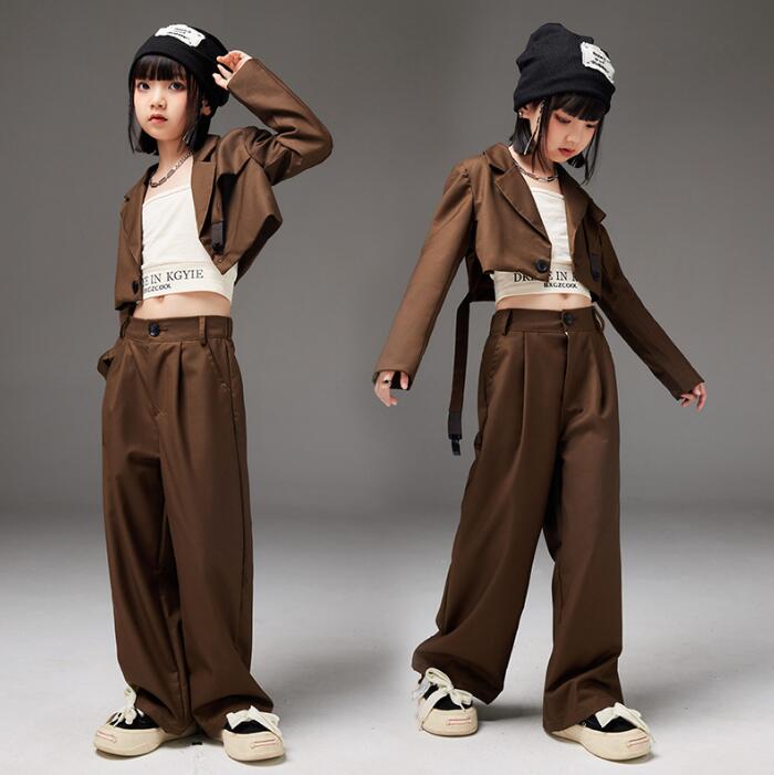 商品名 子供ダンス服 色 写真色 内容 2点セット：コート+パンツ 3点セット：コート+パンツ+半袖tシャツ サイズ モデル：身長135　体重25kg　試着サイズ140 普通の体型は下記の身長範囲で選んで大丈夫です、大柄の体型はワンサイズアップでお願い致します 110　身長100-110 120　身長110-120 130　身長120-130 140　身長130-140 150　身長140-150 160　身長150-160 170　身長160-170 180　身長170-180 採寸サイズなので若干の誤差がある場合がございます。 素材 コットン　ポリエステル 連絡について ＊土日祝日に電話対応不可、メールでの返信は48時間以内させていただきます。弊社と連絡取れないことはございません、最後まできちんと対応いたします、どうぞご安心ください。 ＊誠に勝手ながら、ご理解頂きますようお願い申し上げます。 注意事項 ＊ページの閲覧環境によって、掲載写真と実際の商品の色合いが異なる場合があります。 ＊モデルに小物を使う場合がございますが、商品に含まれませんのでご了承下さい。 ＊生産過剰や在庫管理条件より細かなキズやヨゴレなどがございます。完璧品をお求めの方と細かい部分を気になさる方は、ご購入をご遠慮ください。 ＊在庫は複数店舗共有しております、在庫更新は遅れるより在庫切れの場合がございます、その場合、できるだけ早めに報告させていただきますが、どうか容赦ください。 ＊商品の仕様は、製造元の都合により予告なく変更する場合があります。 ＊お届けした商品に不備がございましたら、お届け後5日以内にご連絡ください。確認後速やかに対応させていただきます。なお期日を過ぎた場合はお受け致しかねますので予めご了承ください。 ＊他に不明点がございましたら、ご連絡くださませ。商品名 子供ダンス服 色 写真色 内容 2点セット：コート+パンツ 3点セット：コート+パンツ+半袖tシャツ サイズ モデル：身長135　体重25kg　試着サイズ140 普通の体型は下記の身長範囲で選んで大丈夫です、大柄の体型はワンサイズアップでお願い致します 110　身長100-110 120　身長110-120 130　身長120-130 140　身長130-140 150　身長140-150 160　身長150-160 170　身長160-170 180　身長170-180 採寸サイズなので若干の誤差がある場合がございます。 素材 コットン　ポリエステル 連絡について ＊土日祝日に電話対応不可、メールでの返信は48時間以内させていただきます。弊社と連絡取れないことはございません、最後まできちんと対応いたします、どうぞご安心ください。 ＊誠に勝手ながら、ご理解頂きますようお願い申し上げます。 注意事項 ＊ページの閲覧環境によって、掲載写真と実際の商品の色合いが異なる場合があります。 ＊モデルに小物を使う場合がございますが、商品に含まれませんのでご了承下さい。 ＊生産過剰や在庫管理条件より細かなキズやヨゴレなどがございます。完璧品をお求めの方と細かい部分を気になさる方は、ご購入をご遠慮ください。 ＊在庫は複数店舗共有しております、在庫更新は遅れるより在庫切れの場合がございます、その場合、できるだけ早めに報告させていただきますが、どうか容赦ください。 ＊商品の仕様は、製造元の都合により予告なく変更する場合があります。 ＊お届けした商品に不備がございましたら、お届け後5日以内にご連絡ください。確認後速やかに対応させていただきます。なお期日を過ぎた場合はお受け致しかねますので予めご了承ください。 ＊他に不明点がございましたら、ご連絡くださませ。