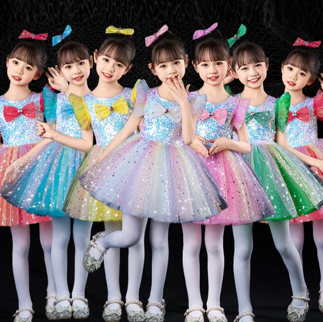 Rakuten - 子供ワンピース キッズ ダンス衣裳 6色 女の子虹柄チュールドレス 可愛い女の子 ワンピーススパンコール ふんわりキッズ イベント 学園祭 発表会 ダンスウェア 舞台 ステージ 演出 ドレス リボンダンス衣裳 団体服 ワンピース