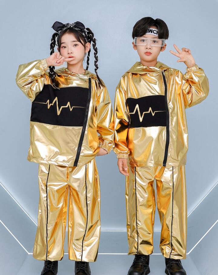 Rakuten - 子供ジャズヒップホップダンス衣装　PU素材 秋冬舞台ダンス服 hiphop jazz 光沢あり ロボットダンスウェア フードつきパーカ　ロング丈サルエルパンツ 子供ステージ衣装 ジャズ キッズ 体育祭 発表会 イベント　ゴールド シルバー レッド