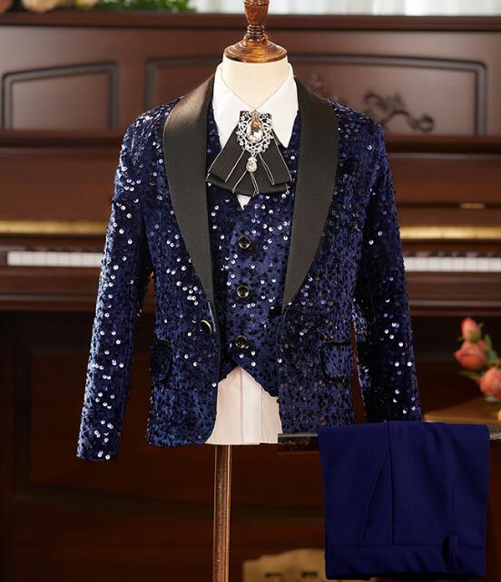 男の子 スーツセット スパンコールジャケット ベスト ネイビー 豪華なキッズ 舞台演出服 ワイシャツ リボン ロングパンツ スパンコール 子供 舞台演出服 キラキラ ピアノ演出服 結婚式 モデルショー 発表会 ステージ衣装 パーティー イベント