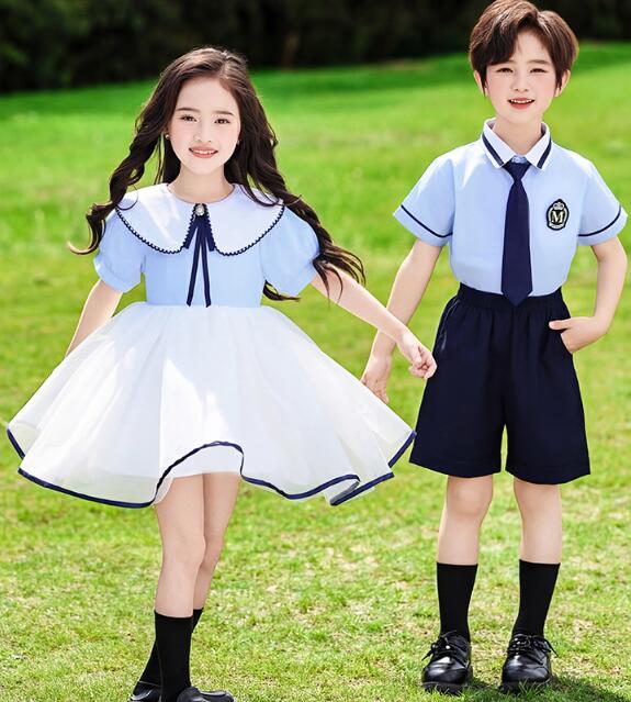 Rakuten - 団体服 子供演出服 女の子Aラインワンピース 男の子半袖シャツ＋ショート丈パンツ リボン 可愛い 夏幼稚園制服 合唱団服 中小生 キッズジュニアダンス衣装 ステージ チアダンス コスチューム 発表会舞台演出服　卒業式