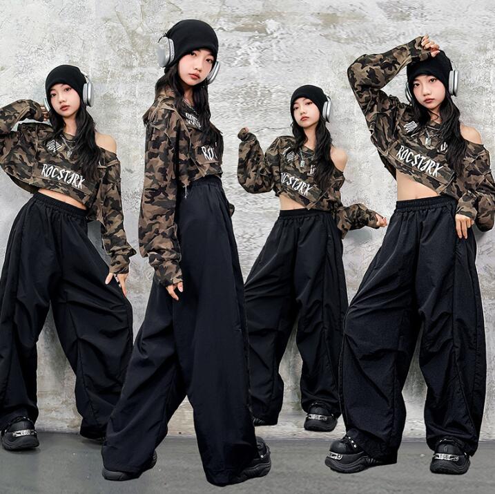 子供ダンス衣装　迷彩柄tシャツ 長袖トップス 黒ロング丈パンツ 女の子 ヒップホップジャズダンスウェア 2点セットアップ　春秋夏キッズhiphopjazzダンス服　舞台演出服　キッズステージ演出服　社交ダンス衣装　キッズダンス衣装　コスチューム