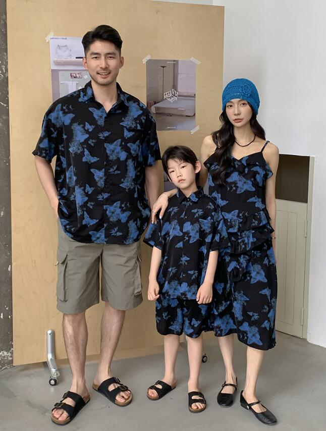 商品名 親子ペア衣装 色 写真色 内容 単品です。 サイズ 採寸サイズなので若干の誤差がある場合がございます。 素材 ポリエステル 連絡について ＊土日祝日に電話対応不可、メールでの返信は48時間以内させていただきます。弊社と連絡取れないことはございません、最後まできちんと対応いたします、どうぞご安心ください。 ＊誠に勝手ながら、ご理解頂きますようお願い申し上げます。 注意事項 ＊ページの閲覧環境によって、掲載写真と実際の商品の色合いが異なる場合があります。 ＊モデルに小物を使う場合がございますが、商品に含まれませんのでご了承下さい。 ＊生産過剰や在庫管理条件より細かなキズやヨゴレなどがございます。完璧品をお求めの方と細かい部分を気になさる方は、ご購入をご遠慮ください。 ＊在庫は複数店舗共有しております、在庫更新は遅れるより在庫切れの場合がございます、その場合、できるだけ早めに報告させていただきますが、どうか容赦ください。 ＊商品の仕様は、製造元の都合により予告なく変更する場合があります。 ＊お届けした商品に不備がございましたら、お届け後5日以内にご連絡ください。確認後速やかに対応させていただきます。なお期日を過ぎた場合はお受け致しかねますので予めご了承ください。 ＊他に不明点がございましたら、ご連絡くださませ。商品名 親子ペア衣装 色 写真色 内容 単品です。 サイズ 普通の体型は写真上の身長範囲で選んで大丈夫です、大柄の体型はワンサイズアップでお願い致します 採寸サイズなので若干の誤差がある場合がございます。 素材 ポリエステル 連絡について ＊土日祝日に電話対応不可、メールでの返信は48時間以内させていただきます。弊社と連絡取れないことはございません、最後まできちんと対応いたします、どうぞご安心ください。 ＊誠に勝手ながら、ご理解頂きますようお願い申し上げます。 注意事項 ＊ページの閲覧環境によって、掲載写真と実際の商品の色合いが異なる場合があります。 ＊モデルに小物を使う場合がございますが、商品に含まれませんのでご了承下さい。 ＊生産過剰や在庫管理条件より細かなキズやヨゴレなどがございます。完璧品をお求めの方と細かい部分を気になさる方は、ご購入をご遠慮ください。 ＊在庫は複数店舗共有しております、在庫更新は遅れるより在庫切れの場合がございます、その場合、できるだけ早めに報告させていただきますが、どうか容赦ください。 ＊商品の仕様は、製造元の都合により予告なく変更する場合があります。 ＊お届けした商品に不備がございましたら、お届け後5日以内にご連絡ください。確認後速やかに対応させていただきます。なお期日を過ぎた場合はお受け致しかねますので予めご了承ください。 ＊他に不明点がございましたら、ご連絡くださませ。