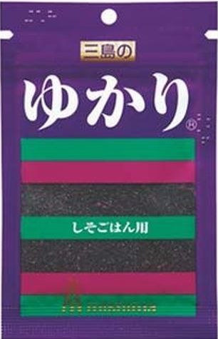 商品明細 名称 ふりかけ 内容量 26g 原材料 赤しそ　食塩　砂糖 賞味期限 12ヶ月 保存方法 直射日光を避けて常温で保存すること。開封後はなるべく早くお召し上がりください。 製造者 三島食品株式会社 商品説明 原料の赤しそは色と風味にこだわり、産地と契約栽培を行ったものを使用しています。 同梱可 同梱可能商品はこちらです 産地直送品および、冷凍商品との同梱包はできません。その場合送料を二個口頂くようになりますのでご注意ください。　