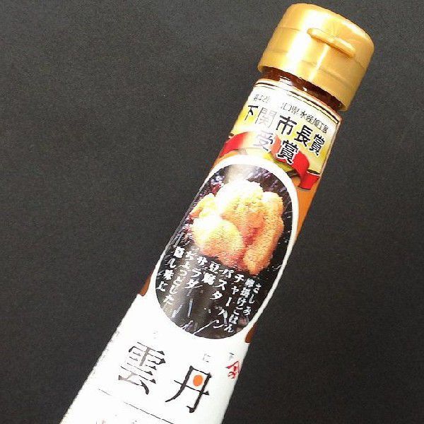 商品明細 名称 醤油加工品 内容量 120ml 賞味期間 8ヶ月 原材料 醤油、酒粕、米発酵調味料、うにそぼろ（すり身、塩うに、卵、その他）、塩うに、食塩、澱粉、砂糖、ソルビット、 アルコール、調味料（アミノ酸等）、香料、アナトー色素、増粘剤（グァーガム）、パプリカ色素、pH調整剤（原材料の一部に大豆、小麦を含む） 保存方法 高温多湿を避け 常温で保存, 開栓後要冷蔵 販売者 下関水陸物産株式会社 商品説明 下関の雲丹屋と醤油屋が共同開発しました。　おかげさまで売り上げ100万本突破しました。卵かけごはんに！パスタに！うにそぼろのかくし 味は絶妙 同梱可 同梱可能商品はこちらです 産地直送品および、冷凍商品との同梱包はできません。その場合送料を二個口頂くようになりますのでご注意ください。