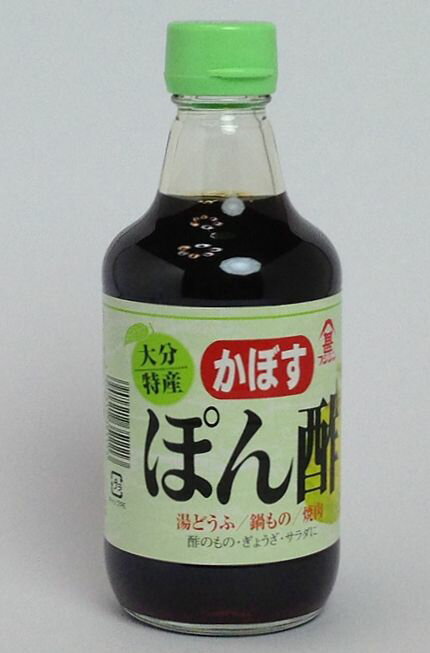 商品明細 名称 味付けぽん酢 内容量 360 ml 原材料 醤油、砂糖・ぶどう糖果糖液糖、かぼす果汁、醸造酢、食塩、レモン果汁、調味料（アミノ酸）、かつお節エキス、カラメル色素、調味料（核酸）、酵母エキス、香料、水 賞味期限 18 ヶ月 保存方法 直射日光を避けて常温で保存すること。開封後は冷蔵庫にて保存し、なるべく早くお召し上がりください。 販売者 富士甚醤油株式会社製造者 サンアスベルフーズ 商品説明 大分特産のかぼす果汁に本醸造しょうゆを合わせた風味豊かな味付けぽん酢です。　　 同梱可 同梱可能商品はこちらです 産地直送品および、冷凍商品との同梱包はできません。その場合送料を二個口頂くようになりますのでご注意ください。　