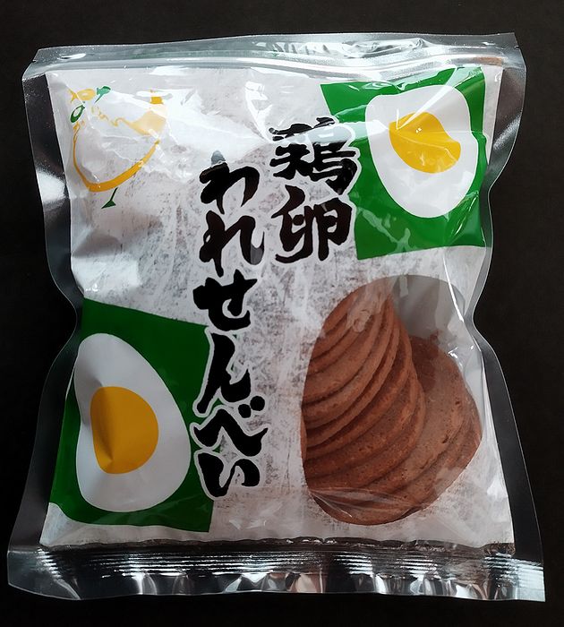 商品明細 品名 焼菓子（せんべい） 原材料 砂糖、小麦粉、鶏卵、大豆白絞油、 蜂蜜、膨張剤 内容量 140g 賞味期限 製造日より120日 保存方法 直射日光を避け、常温で保存してください 製造者 深川養鶏農業協同組合山口センター 商品説明 煎餅製造時の訳ありです。 有精卵とハチミツを使った、飽きのこない素朴な美味しさ。 自然の恵みをいっぱいに受けて育った新鮮な有精卵とはちみつをふんだんに使ったまろやかなカステラ風味のせんべいです。 ご注意 こちらの商品は他のメーカーとは同梱できません。