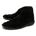 【 ブランド 】 クラークス/CLARKS 【 カラー 】 ブラック 【 サイズ 】 表記 [ ‐ ](メンズ　27.5cm前後　実寸参照) 実寸[アウトソール30.5cm 最大幅11cm ] 【 素材 】 スエードレザー 【 商品詳細 】 USEDになります。 内側踵部分の擦れ破れ・表記の文字消え・すれ汚れ・アウトソールの劣化ございます。 履けないほどの大きなダメージではございません。 メンズ クラークスのデザートシューズです。 定番人気のフォーマルな一足です。 【 C〜Dランクのお品になります 】 S:新品、未使用品 A:使用感は少なく、程度良好 B:使用感はあるが汚れやダメージは気にならない程度 C:使用感があり、多少の汚れやダメージがある D:使用感があり、汚れやダメージが目立つ E:汚れやダメージが目立つジャンク品