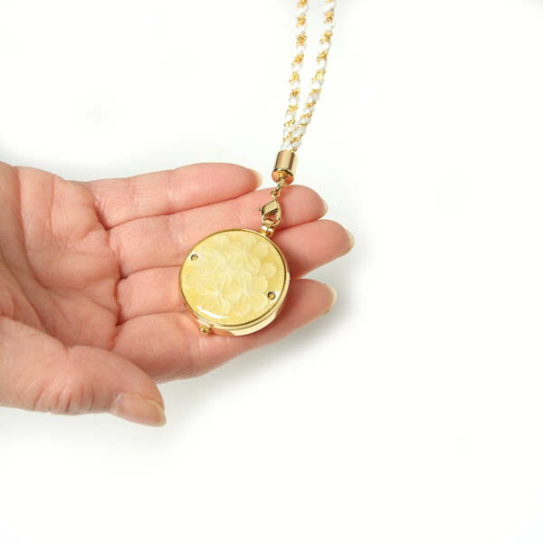 懐中時計 京七宝 桜・ゴールド クオーツ セイコー製 チャーム付き 着物姿に気品ある和装時計を【記念品・お祝い・ギフトに最適】【お取り寄せ商品】