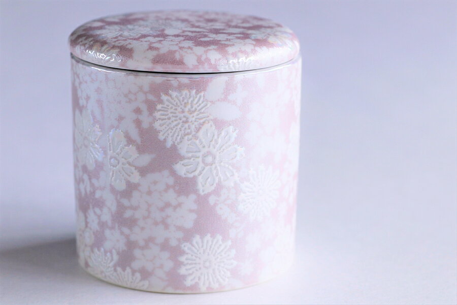 国産 仏具 ■ ファンシー骨壺 ミニ 華紫 ■ サイズ約 (cm) 高さ6.8cm×幅6.4cm×奥行き6.4cm ■ モダン 家具調 ペット 仏壇 お供え■ お盆 お彼岸 お墓参り 供養 神棚 神具 仏具 やまこう 山幸